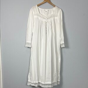 Eileen West White Lace Trim Nightgown